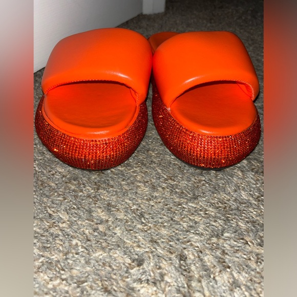 Azalea Wang Slides - Picture 6 of 6